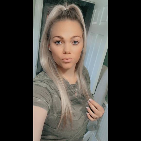 Abby Mckeeman - Poshmark Profile Picture of Abby Mckeeman (@abbygrunsted94) on Poshmark