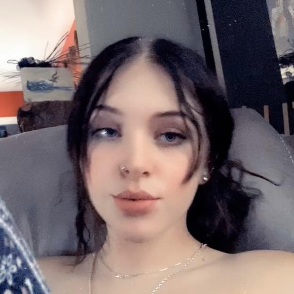 Profile Picture of Bridget Sheriff (@bridgiebug) on Poshmark