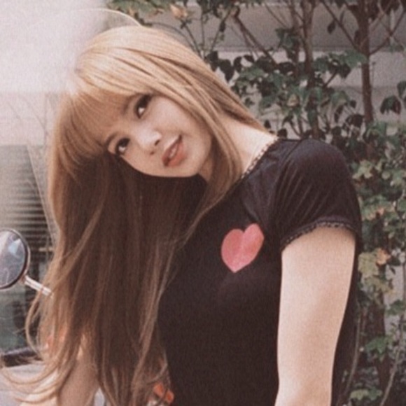 Profile Picture of Junny Avalon (@ttaehyungis) on Poshmark