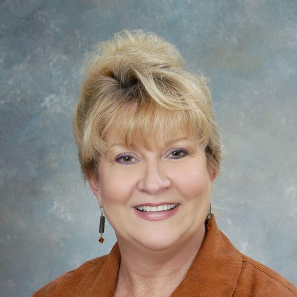 Profile Picture of Gloria Gittings (@dorsey63) on Poshmark