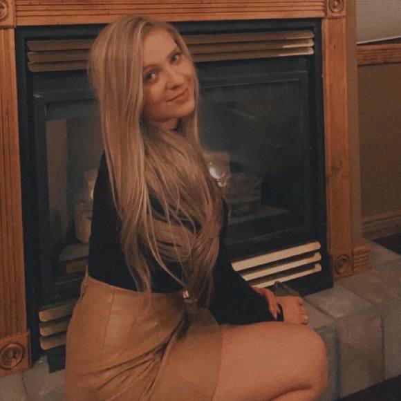 Profile Picture of Daniella Passarelli (@daniella8883) on Poshmark