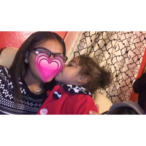 Profile Picture of Isabel Lagunas (@queen_isaaa) on Poshmark