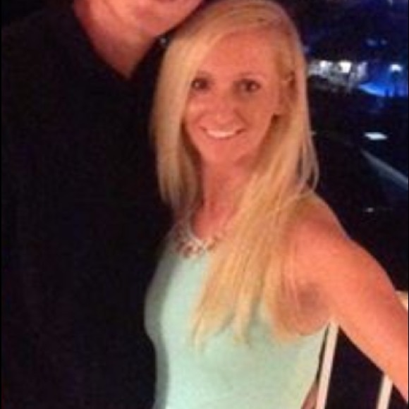 Profile Picture of Joelle Swanson (@joelleswanson) on Poshmark