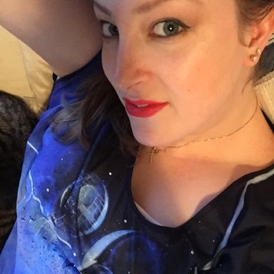 Profile Picture of MikkiLee (@_Mikki_Lee_) on Twitter