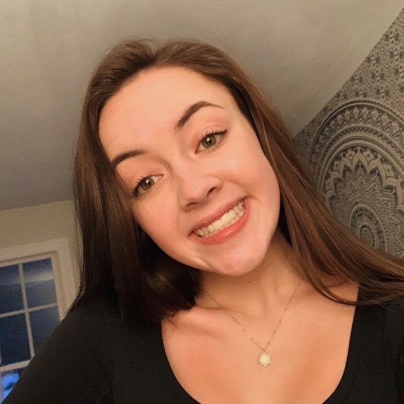 Profile Picture of Alex Doldo (@alexdoldo) on Poshmark