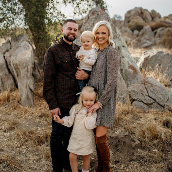 Profile Picture of Katie and matt Maulucci (@kmaulucci) on Poshmark