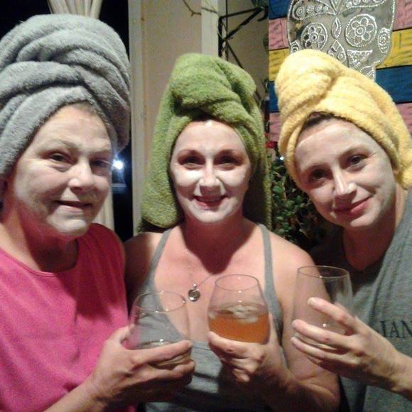 Profile Picture of Shawna Lupinacci (@shawnalupinacci) on Poshmark