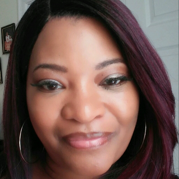 Priscilla Hayes - Poshmark Profile Picture of Priscilla Hayes (@dresser48) on Poshmark