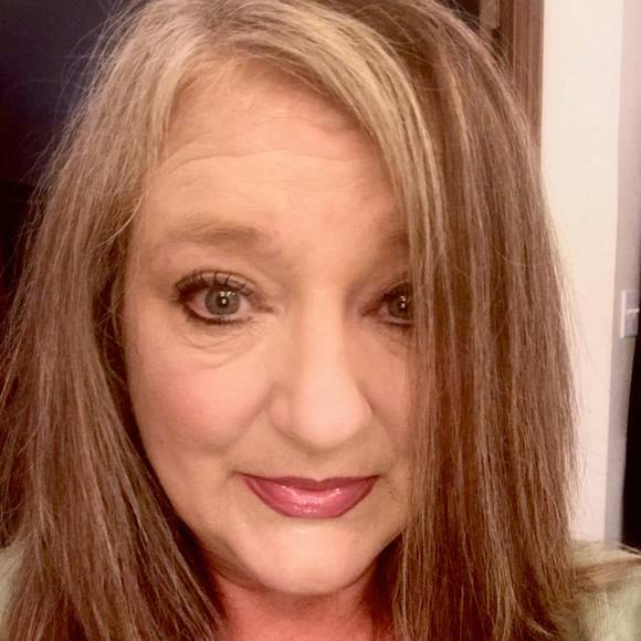 Profile Picture of Kerri Vanpool (@kerri67d) on Poshmark