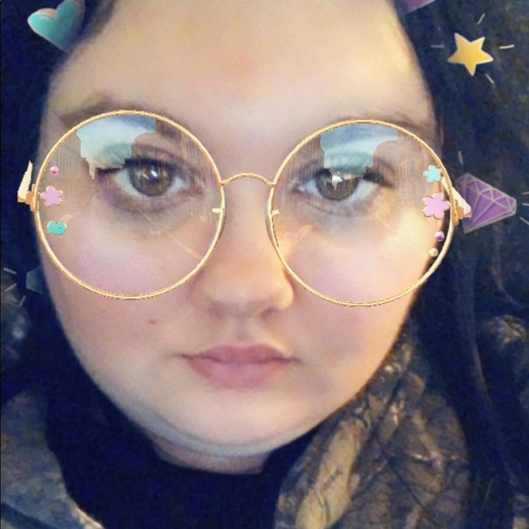 Alexandra Sweatman - Poshmark Profile Picture of Alexandra Sweatman (@alexandra2546) on Poshmark