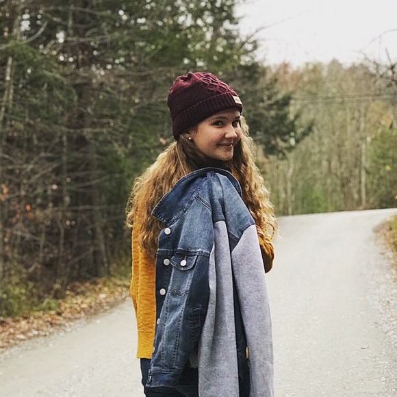 Profile Picture of Kayla Stoliker (@kayla_03_) on Poshmark