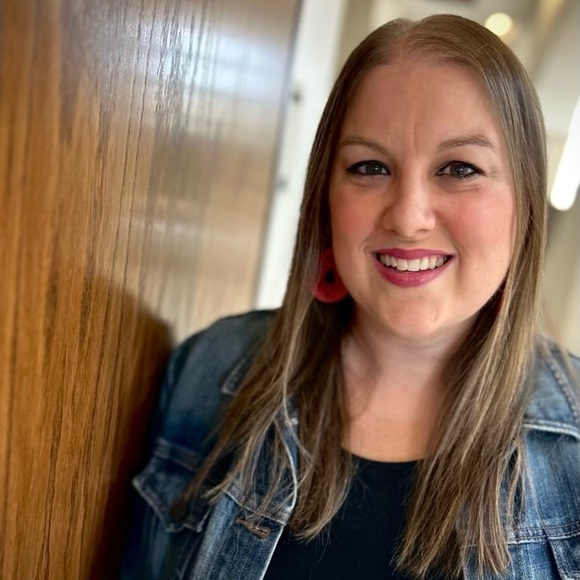 Profile Picture of Larissa Tyler (@larissatyler) on Poshmark