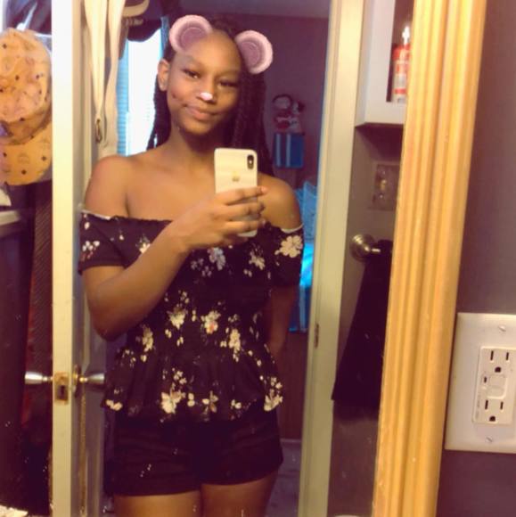 Profile Picture of Brianshell Desilva (@brianshell16) on Poshmark