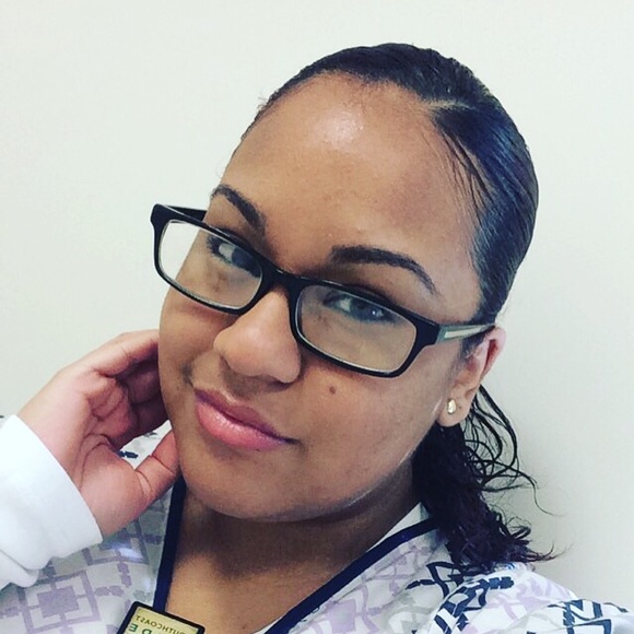 Profile Picture of Adriana Aizcorbe (@aaizcorbe92) on Poshmark