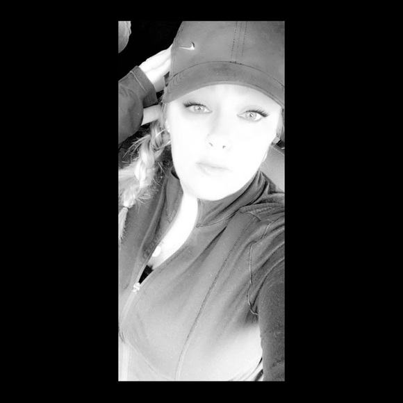 Profile Picture of Shawn Wojciechowicz (@mrswojo6977) on Poshmark