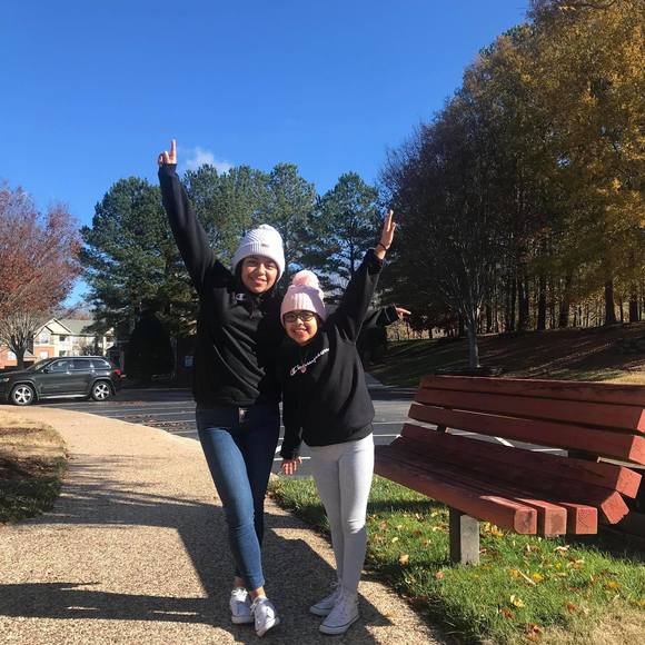 Profile Picture of Beatriz Simon (@beatriz_simon) on Poshmark