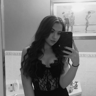 Profile Picture of Alexia  🤗 (@xAlexiaRey) on Twitter
