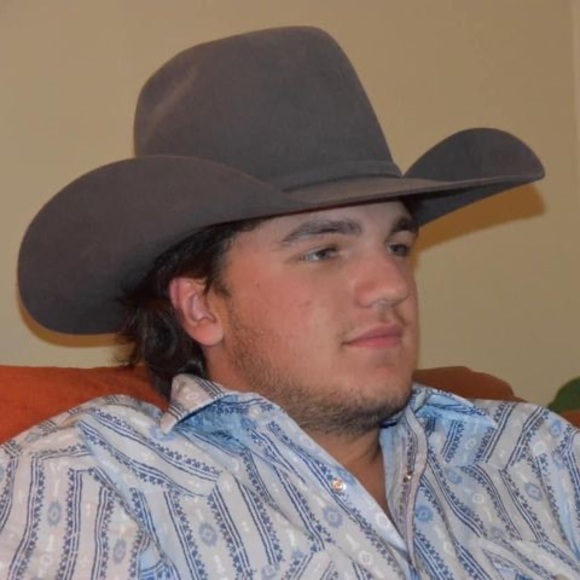 Profile Picture of Ethan Simon (@ethansimon110) on Poshmark