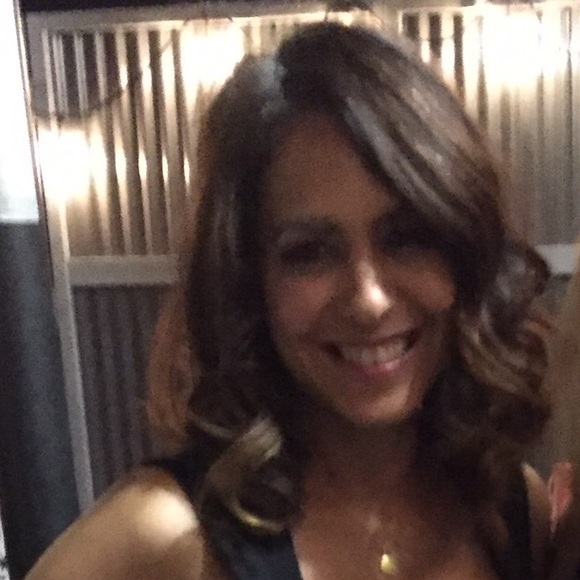 Profile Picture of Laurie Bernard (@49laurie) on Poshmark