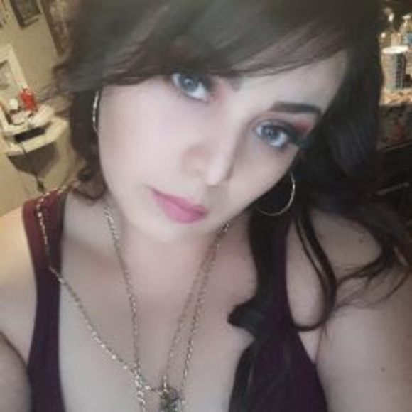 Profile Picture of Ariza Ariza (@aariza1113) on Poshmark