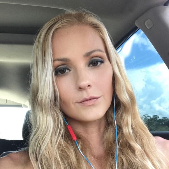 Profile Picture of Kristen Tlumac (@kristentlumac) on Poshmark