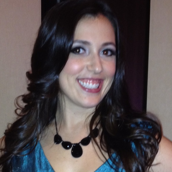 Profile Picture of Adrienne Arnerich (@adrienne1223) on Poshmark