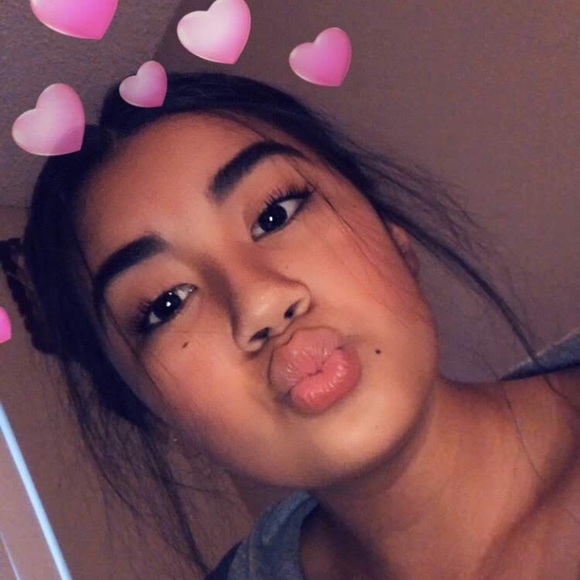 Profile Picture of Jocelyn Arango (@jocelynarango_) on Poshmark