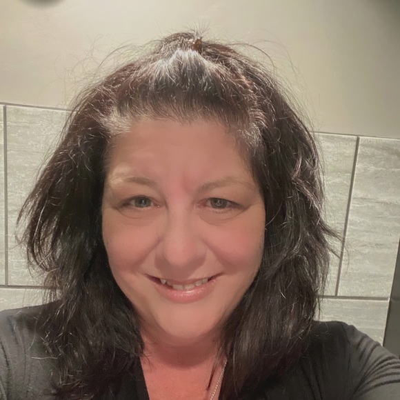 Profile Picture of Misty Eddy (@blueseamb15) on Poshmark