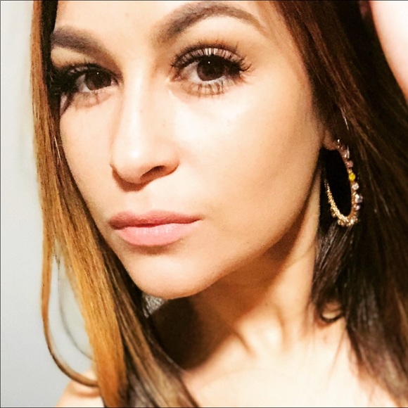 Profile Picture of Juliet Gonzalez (@julietdecartier) on Poshmark