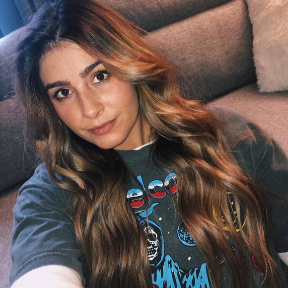 Profile Picture of Alyssa Nihart (@alyssanihart) on Poshmark