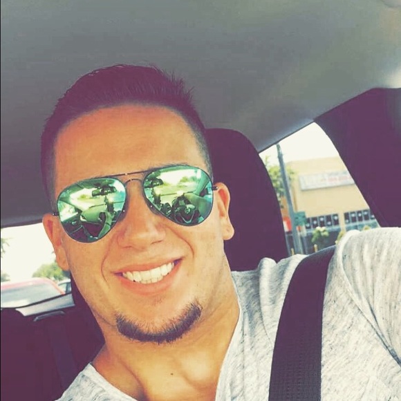 Profile Picture of Alberto Gonzalez (@agon2569) on Poshmark