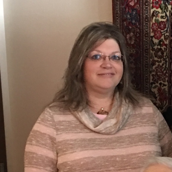 Profile Picture of Mindy Marx (@mindyamarx) on Poshmark