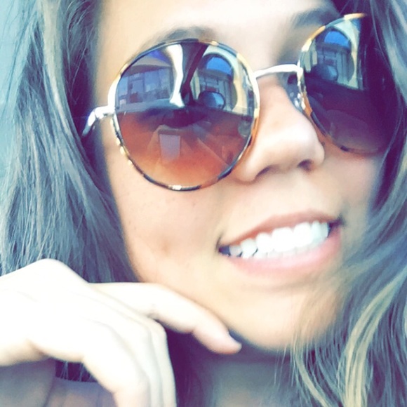 Profile Picture of Samantha Talmo (@samtalmo) on Poshmark