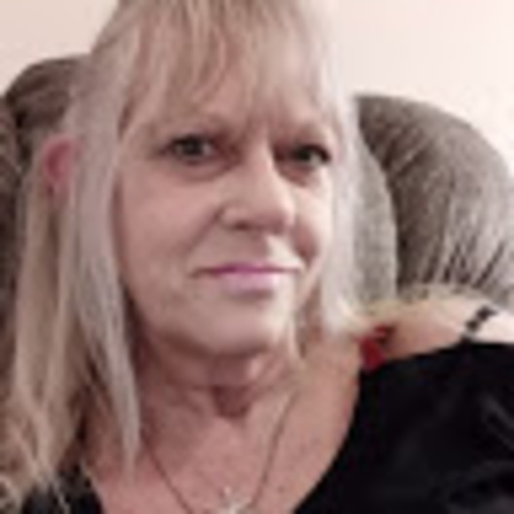 Profile Picture of Vicki Mazza (@vickimazza1961) on Poshmark