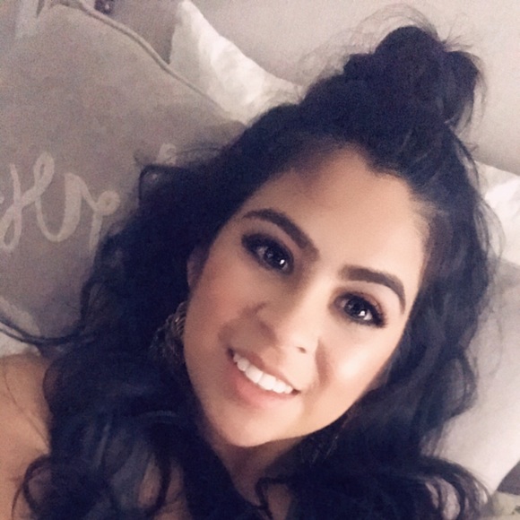 Profile Picture of Josefina Tello (@chepis17) on Poshmark