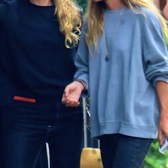 Profile Picture of Danielle Clare (@dcsteg) on Poshmark