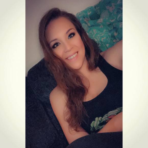 Profile Picture of Lindsey Lovelace (@lindseylove694) on Poshmark