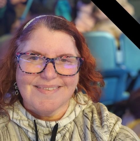 Profile Picture of Helen Kornick (@helennkornick) on Poshmark