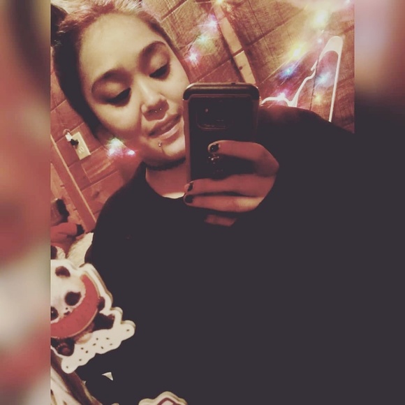 Profile Picture of Manda Ayllon (@mandapumpkinn) on Poshmark