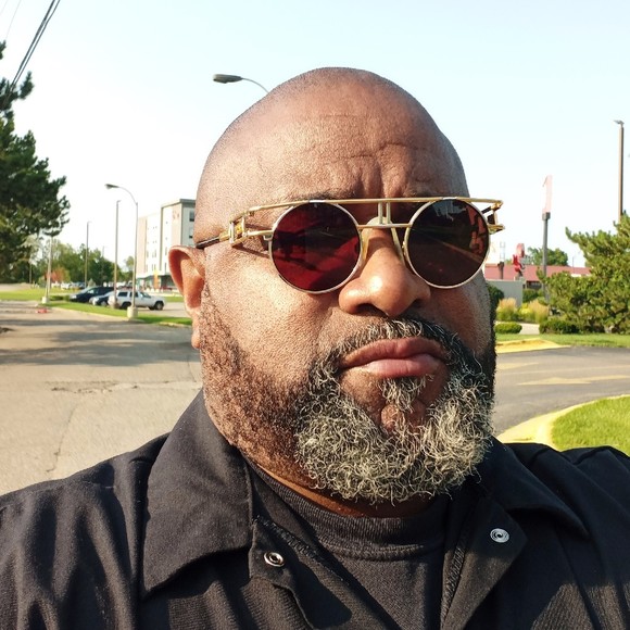 Profile Picture of Loren Brown (@lorenabrown1958) on Poshmark