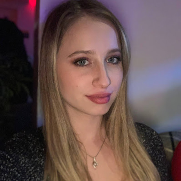 Profile Picture of Daniella Gendelman (@dgendelman95) on Poshmark