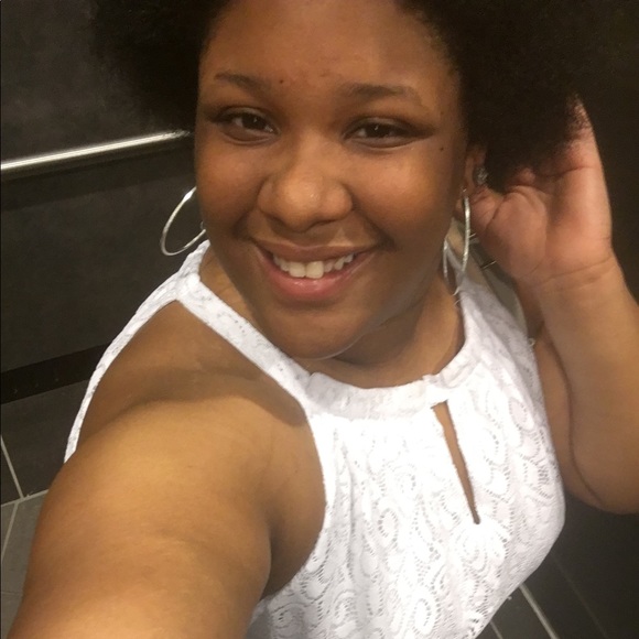 Profile Picture of Dominique Murphy (@carleyt2017) on Poshmark