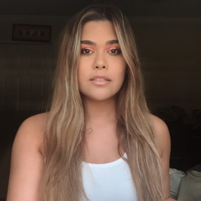 Profile Picture of Leah (@LeahElizabeth14) on Twitter