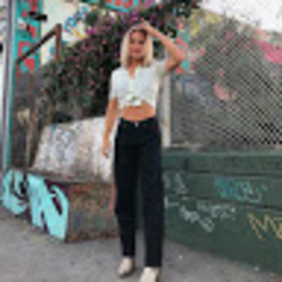 Profile Picture of Maya Lorimer (@lorimermaya) on Poshmark