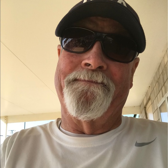 Profile Picture of Robert Humphrey (@humphreyr51) on Poshmark