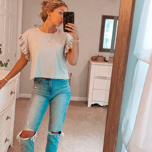 Profile Picture of Samantha Dwyer (@samdwyr03) on Poshmark