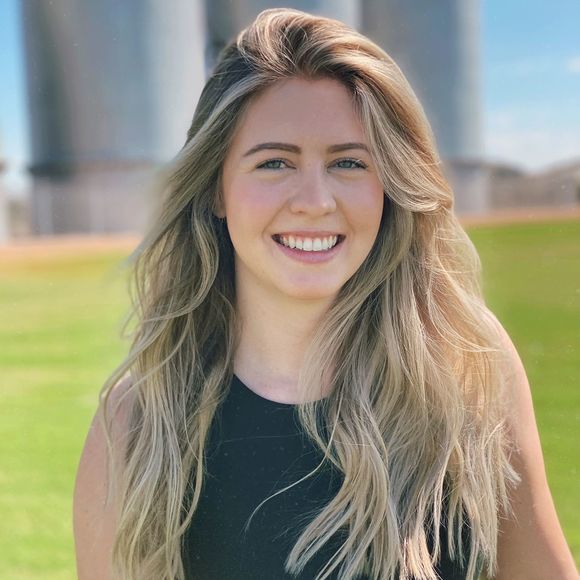 Profile Picture of Jaclyn Corneliusen (@jaclyncorn) on Poshmark