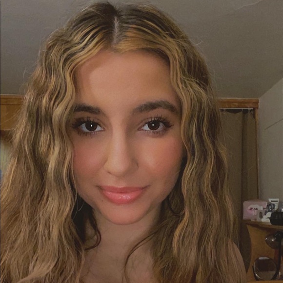 Profile Picture of Meadow Viscuso (@meadow0703) on Poshmark