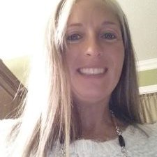 Profile Picture of Jennifer Stapleton (@ginger6ft) on Twitter