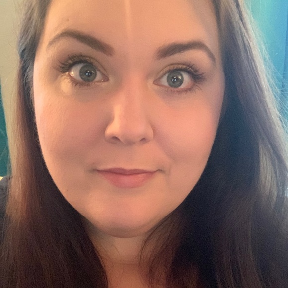 Profile Picture of Jade Hodges (@j8388w) on Poshmark